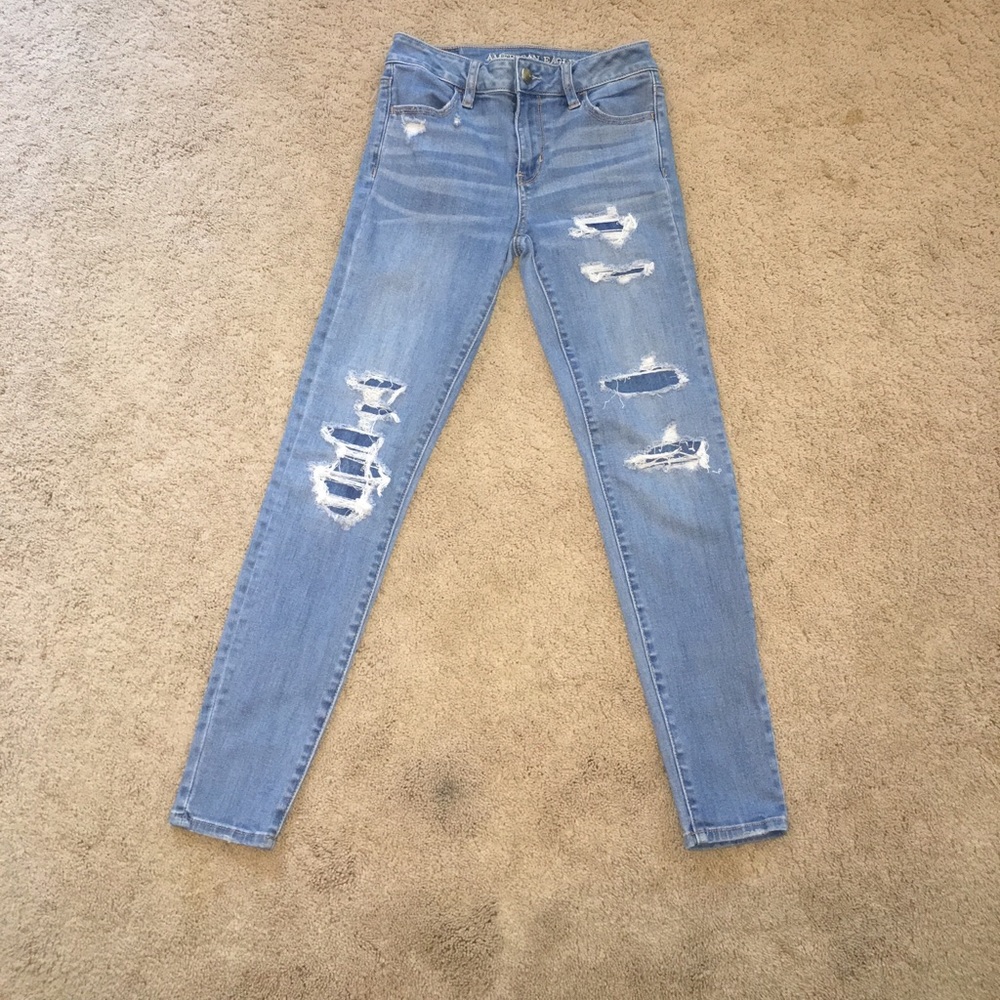 Women’s American Eagle ripped skinny jeans